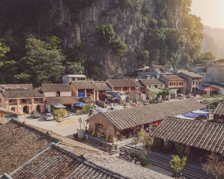 Kinh nghiệm du lịch Hà Giang mới nhất 31 Phố cổ Đồng Văn là nơi lưu giữ nhiều giá trị văn hóa của người H’Mông.