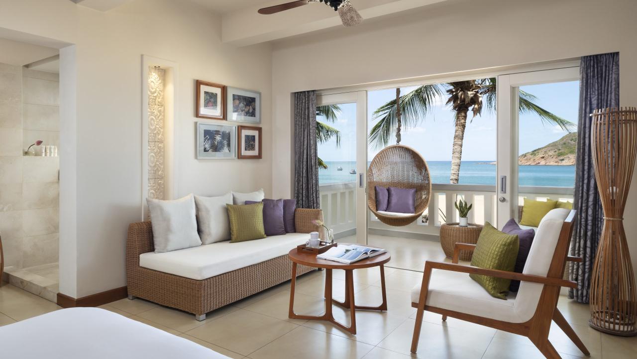 Cẩm nang du lịch Quy Nhơn mới nhất 88 Avani Quy Nhon Resort Guest Room Junior Ocean Suites 03 scaled 1
