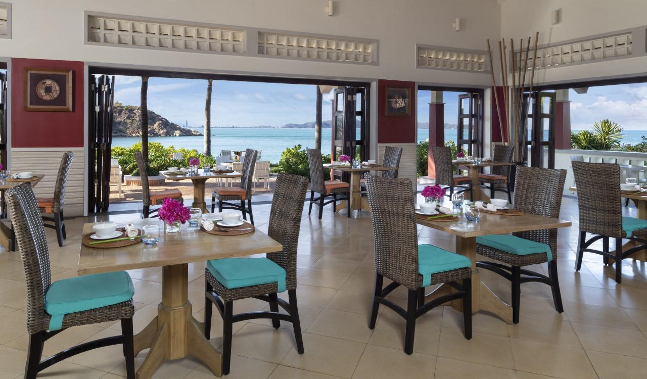 Cẩm nang du lịch Quy Nhơn mới nhất 89 Avani Quy Nhon Resort Restaurant Tre Restaurant Interior With View Of Quy Nhon Bay scaled 1