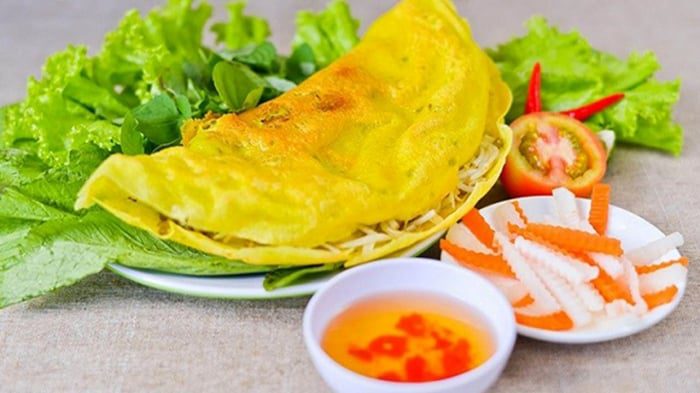 Bánh xèo: Cách làm món đặc sản Cần Thơ vàng ươm giòn rụm