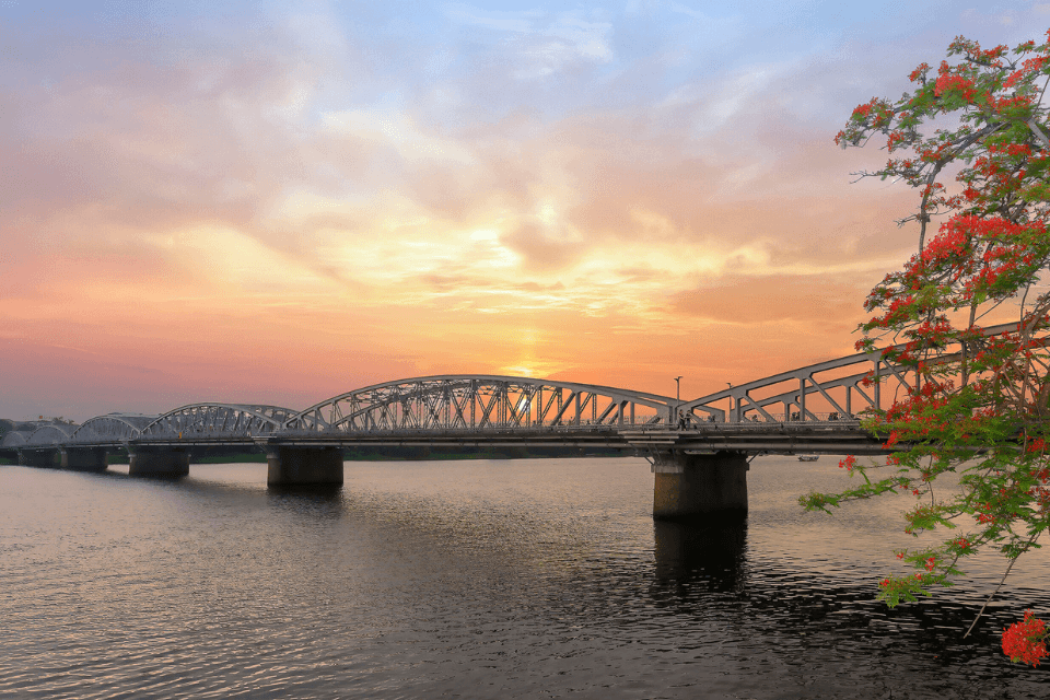 Cẩm nang du lịch Huế từ A-Z: di chuyển, ăn chơi, ... 69 Khám phá Cầu Trường Tiền – Biểu tượng lịch sử và văn hóa của xứ Huế