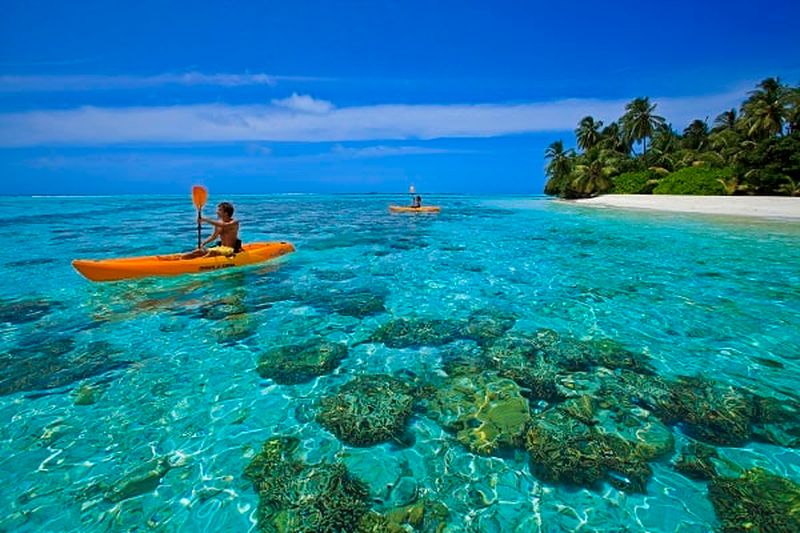 Cẩm nang du lịch Huế từ A-Z: di chuyển, ăn chơi, ... 92 Khám phá bãi biển Lăng Cô – Viên ngọc xanh của miền Trung