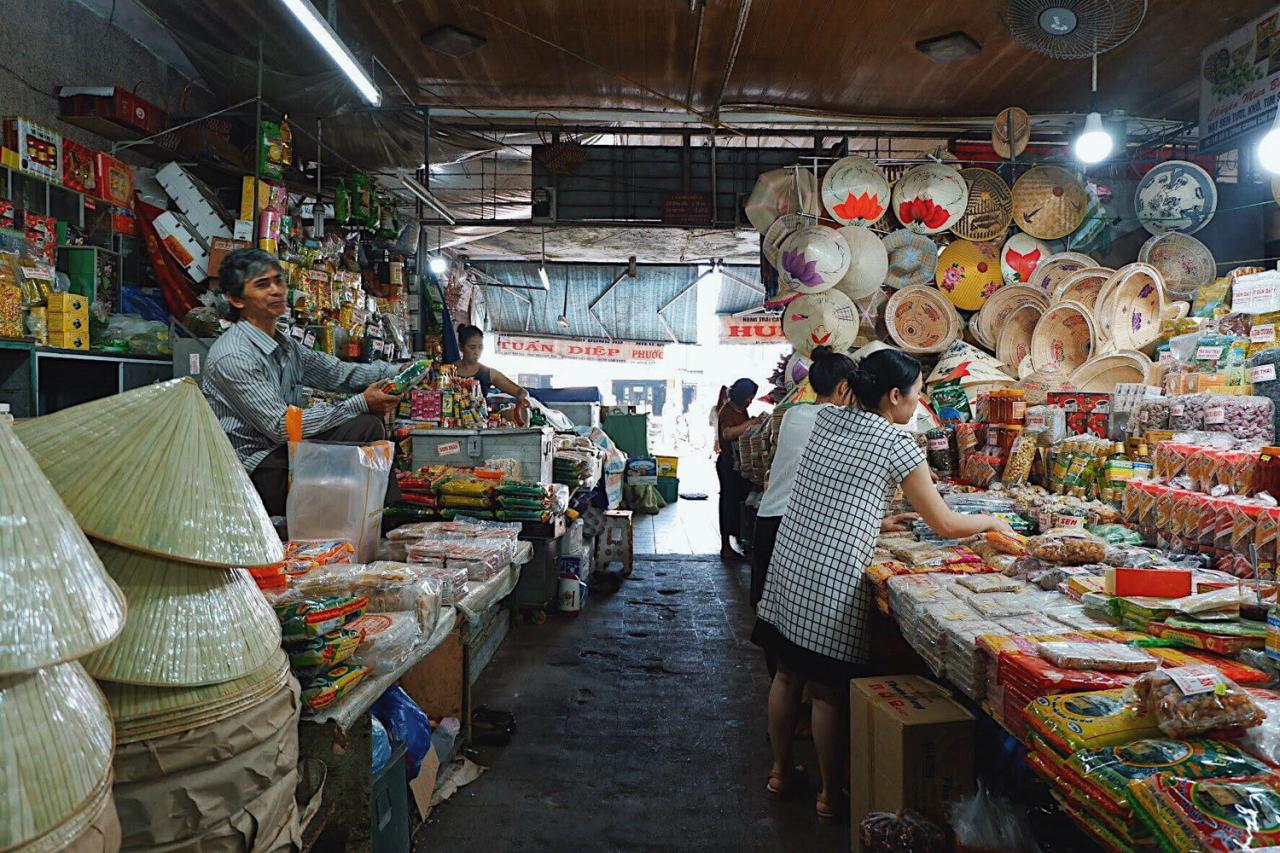 Cẩm nang du lịch Huế từ A-Z: di chuyển, ăn chơi, ... 70 cho-dong-ba-Hue-4669-1650366420.jpg