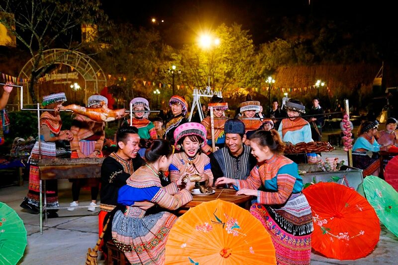 Cẩm nang du lịch Sapa chi tiết A - Z mới nhất 52 Chợ tình Sapa – Nơi tình yêu đơm hoa giữa rừng Tây Bắc - Du Lịch Minh Anh