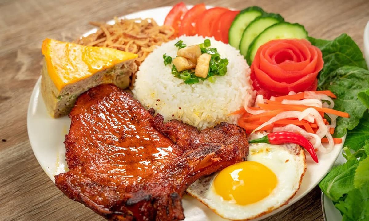 TOP 20+ món đặc sản Hội An ngon nức tiếng 53 com tam hoi an 1