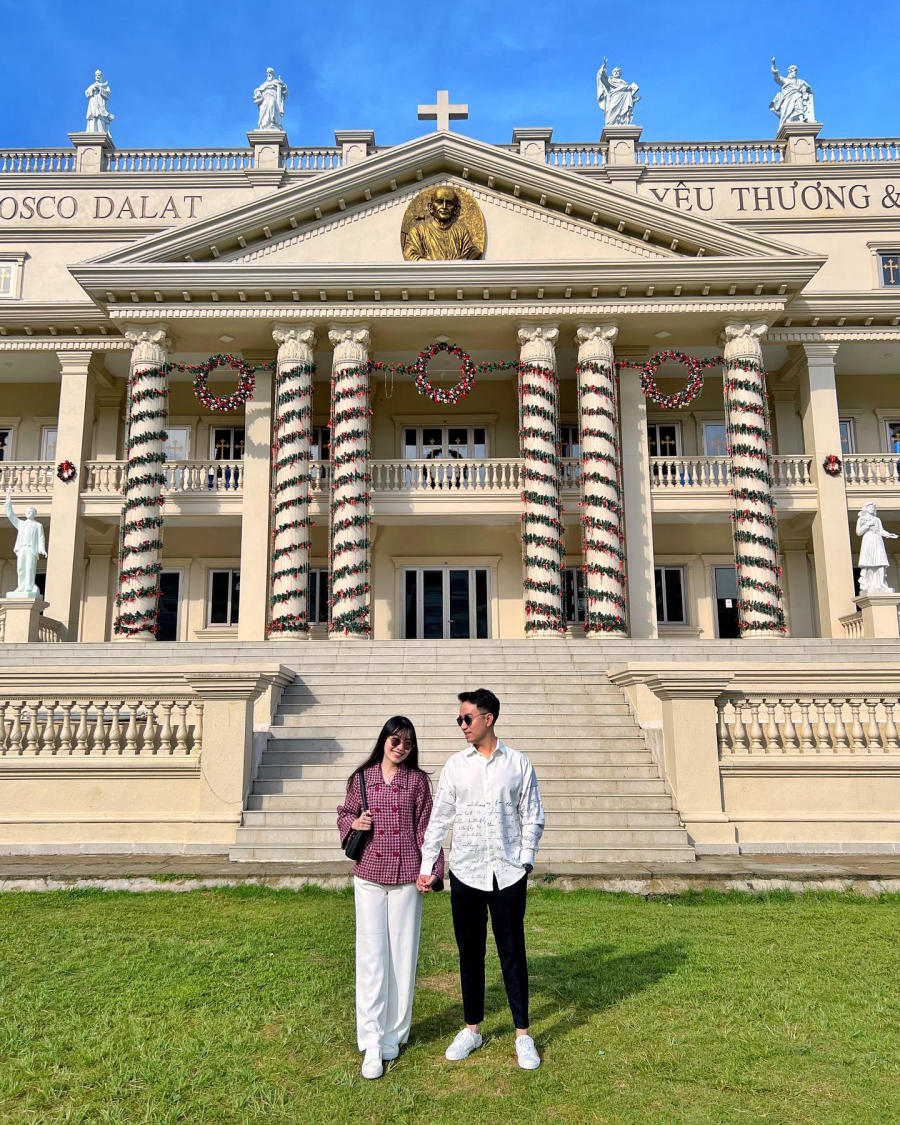 50+ Địa Điểm Du Lịch Đà Lạt Nổi Tiếng 164 Ghé Nhà thờ Don Bosco sống ảo cực chất với background siêu đỉnh