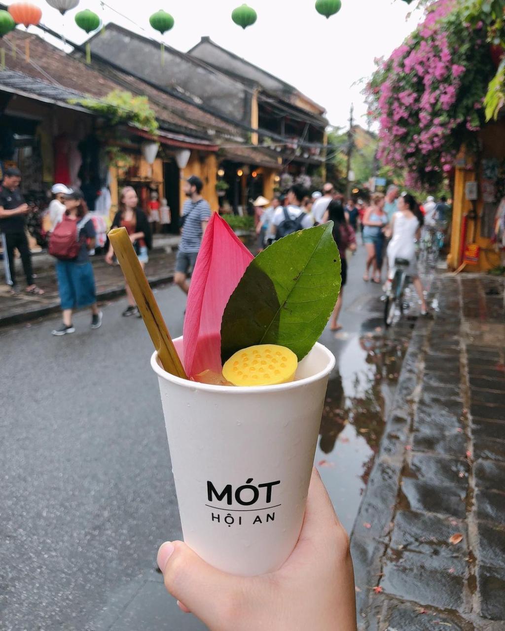 TOP 20+ món đặc sản Hội An ngon nức tiếng 59 mot hoi an drink in the ancient town