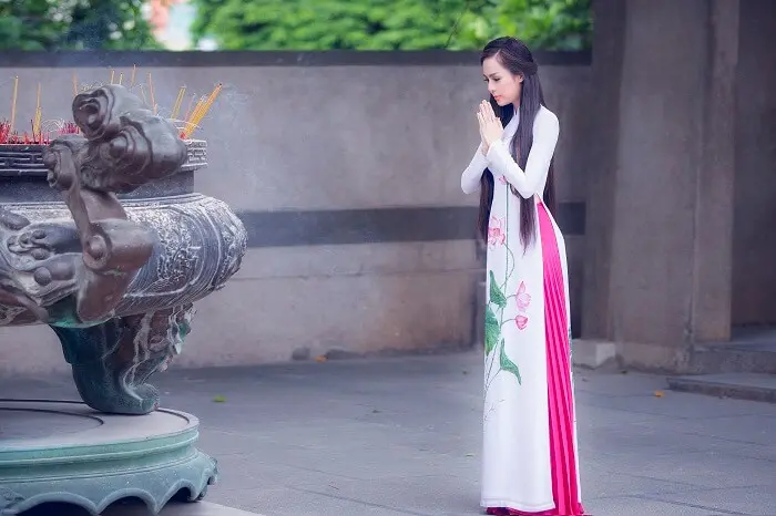 Đi Chùa Hương nên mặc gì? Gợi ý trang phục đẹp và đúng mực 1 Di Chua Huong nen mac gi