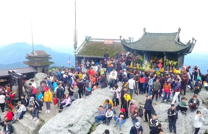 Do le chua Yen Tu gom nhung gi Huong dan sam le va bai khan chi tiet