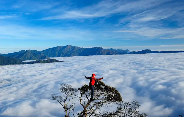 San may Ta Xua thang 3 – Thoi diem vang de cham tay vao bien may