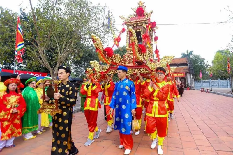 Lễ hội Đền Trần Nam Định: Cách xin ấn đúng chuẩn & Kinh nghiệm đi không bị chen lấn Lễ hội Đền Trần Nam Định: Cách xin ấn đúng chuẩn & Kinh nghiệm đi không bị chen lấn