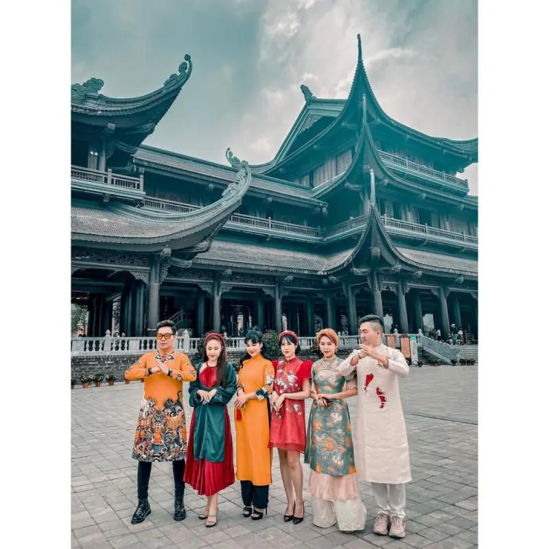 Đi Chùa Hương nên mặc gì? Gợi ý trang phục đẹp và đúng mực Đi Chùa Hương nên mặc gì? Gợi ý trang phục đẹp và đúng mực