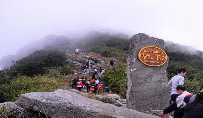 Review đi lễ Yên Tử 1 ngày: Nên leo bộ hay đi cáp treo? Review đi lễ Yên Tử 1 ngày: Nên leo bộ hay đi cáp treo?