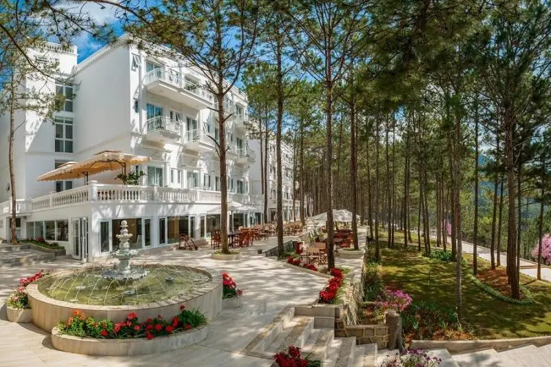 Top 10 Resort Đà Lạt View Hồ Tuyền Lâm Đẹp Như Tranh Vẽ 2026