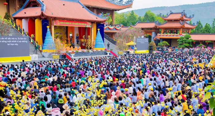 Kinh nghiệm đi Chùa Ba Vàng lần đầu: Những điều người mới nên biết Kinh nghiệm đi Chùa Ba Vàng lần đầu: Những điều người mới nên biết