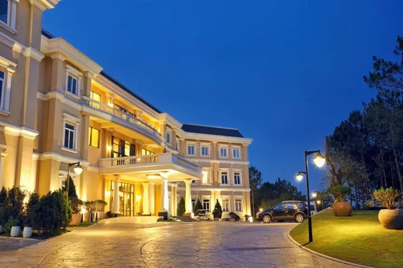 Top 10 Resort Đà Lạt View Hồ Tuyền Lâm Đẹp Như Tranh Vẽ 2026