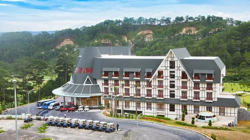 Top 10 Resort Đà Lạt View Hồ Tuyền Lâm Đẹp Như Tranh Vẽ 2026
