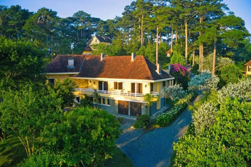 Top 10 Resort Đà Lạt View Hồ Tuyền Lâm Đẹp Như Tranh Vẽ 2026