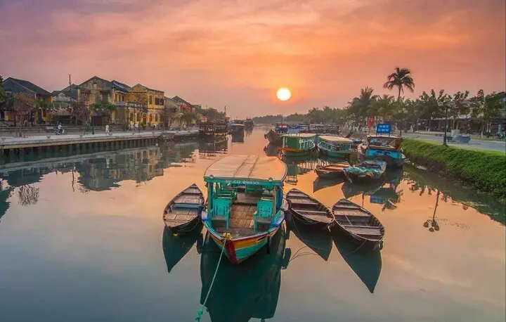 Chơi gì ở Hội An tháng 3: Lịch trình khám phá phố cổ đẹp nhất 24 Song Hoai luc hoang hon