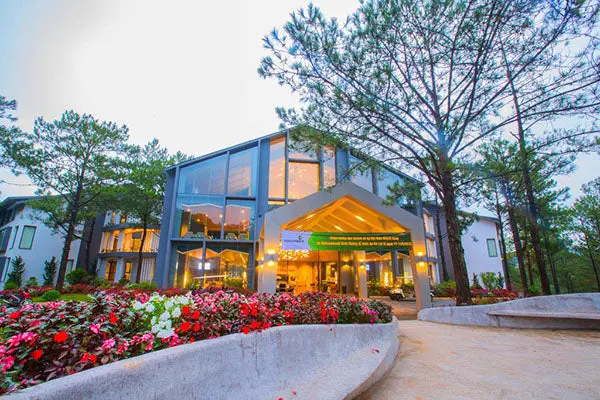 Top 10 Resort Đà Lạt View Hồ Tuyền Lâm Đẹp Như Tranh Vẽ 2026