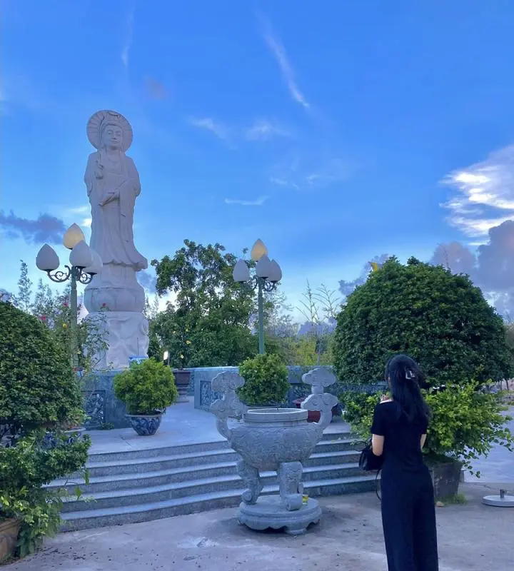 Hướng Dẫn Đi Lễ Chùa Cái Bầu: Ngôi Chùa Ven Biển Đẹp Nhất Quảng Ninh Hướng Dẫn Đi Lễ Chùa Cái Bầu: Ngôi Chùa Ven Biển Đẹp Nhất Quảng Ninh