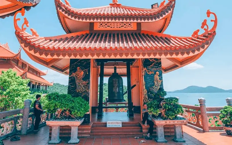Hành hương Chùa Ba Vàng: Ngôi chùa linh thiêng và lung linh nhất Quảng Ninh Hành hương Chùa Ba Vàng: Ngôi chùa linh thiêng và lung linh nhất Quảng Ninh