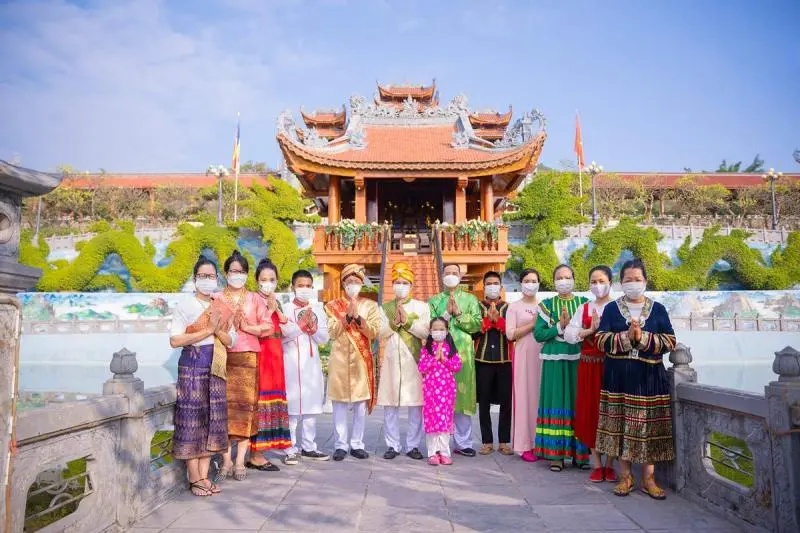 Hành hương Chùa Ba Vàng: Ngôi chùa linh thiêng và lung linh nhất Quảng Ninh Hành hương Chùa Ba Vàng: Ngôi chùa linh thiêng và lung linh nhất Quảng Ninh
