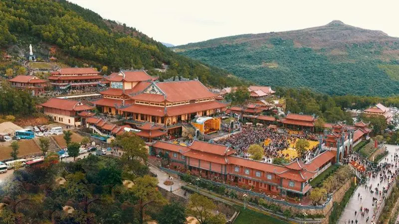 Hành hương Chùa Ba Vàng: Ngôi chùa linh thiêng và lung linh nhất Quảng Ninh