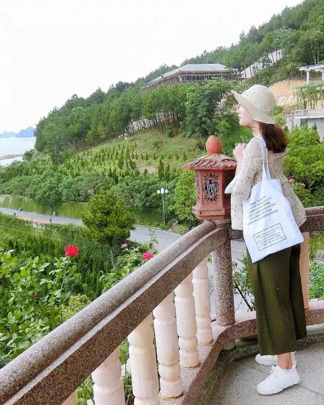 Hướng Dẫn Đi Lễ Chùa Cái Bầu: Ngôi Chùa Ven Biển Đẹp Nhất Quảng Ninh Hướng Dẫn Đi Lễ Chùa Cái Bầu: Ngôi Chùa Ven Biển Đẹp Nhất Quảng Ninh
