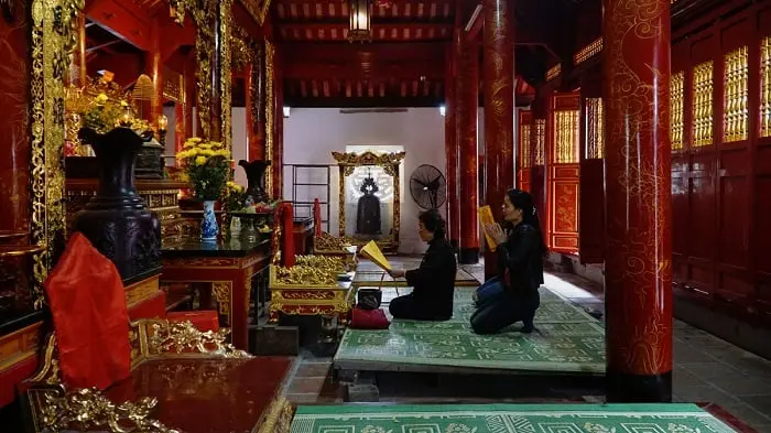 Đi lễ Đền Ông Hoàng Mười (Nghệ An): Cầu công danh, sự nghiệp linh thiêng Đi lễ Đền Ông Hoàng Mười (Nghệ An): Cầu công danh, sự nghiệp linh thiêng