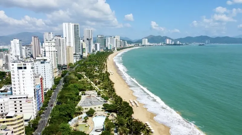 Du lịch biển tháng 3: Top bãi biển miền Trung đẹp nhất để đi trước mùa cao điểm Du lịch biển tháng 3: Top bãi biển miền Trung đẹp nhất để đi trước mùa cao điểm
