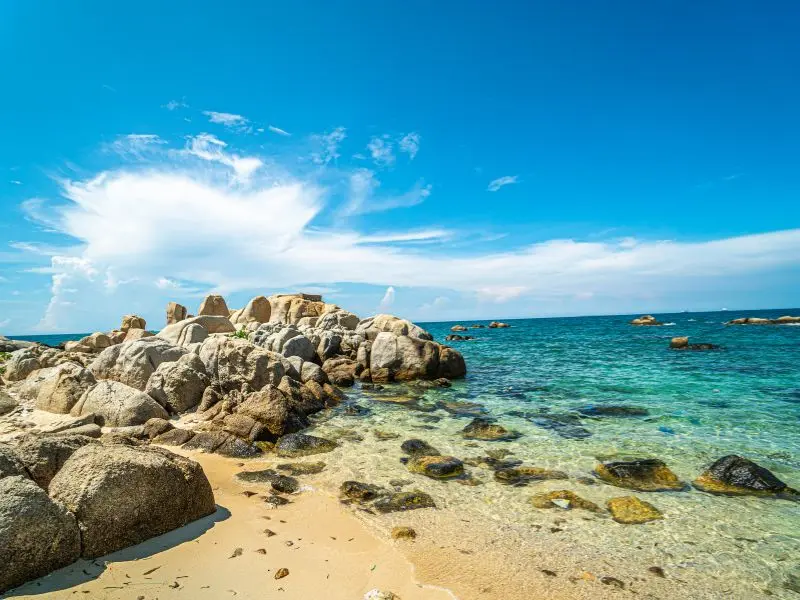 Du lịch biển tháng 3: Top bãi biển miền Trung đẹp nhất để đi trước mùa cao điểm Du lịch biển tháng 3: Top bãi biển miền Trung đẹp nhất để đi trước mùa cao điểm