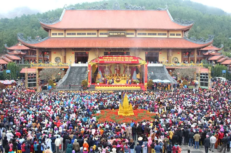 Kinh nghiệm đi Chùa Ba Vàng lần đầu: Những điều người mới nên biết Kinh nghiệm đi Chùa Ba Vàng lần đầu: Những điều người mới nên biết