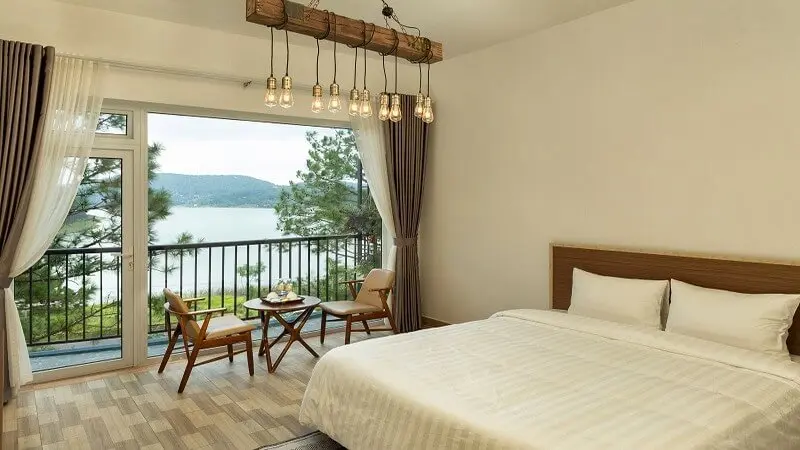 Top 10 Resort Đà Lạt View Hồ Tuyền Lâm Đẹp Như Tranh Vẽ 2026