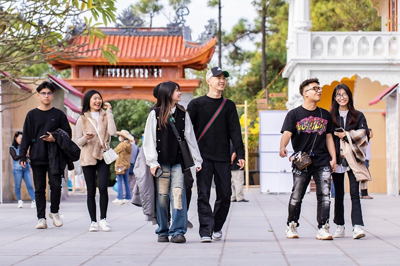 Kinh nghiệm đi Chùa Ba Vàng lần đầu: Những điều người mới nên biết 4 tham quan chua ba vang