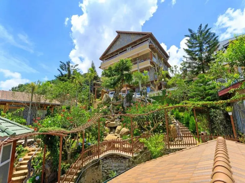 Top 10 Resort Đà Lạt View Hồ Tuyền Lâm Đẹp Như Tranh Vẽ 2026