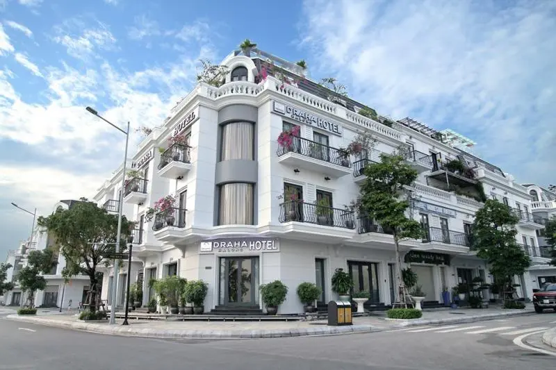 Review 15 Khách Sạn Hạ Long Gần Biển View Đẹp Đáng Ở 2026