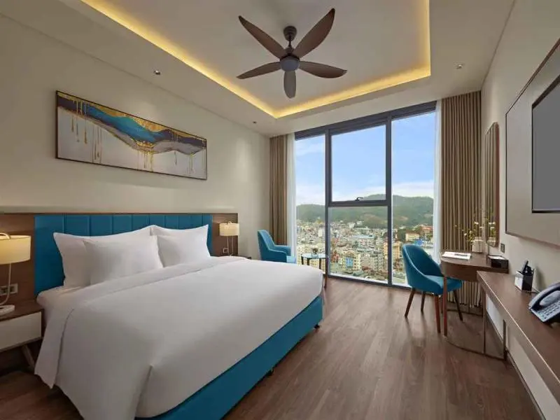 Review 15 Khách Sạn Hạ Long Gần Biển View Đẹp Đáng Ở 2026