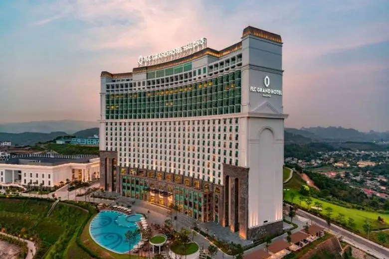 Review 15 Khách Sạn Hạ Long Gần Biển View Đẹp Đáng Ở 2026