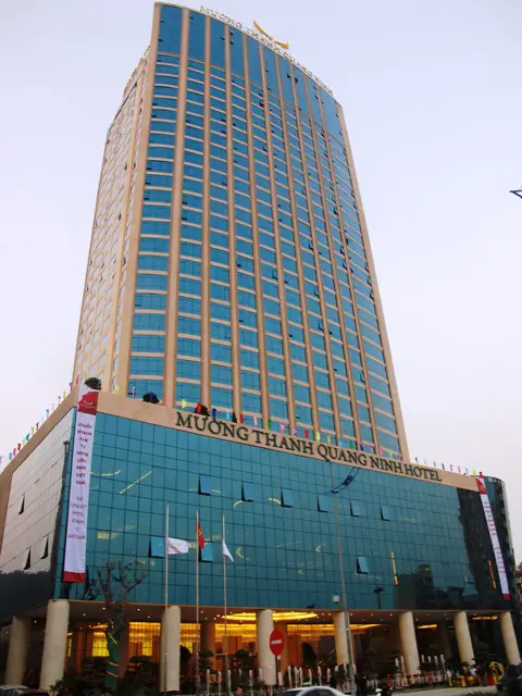 Review 15 Khách Sạn Hạ Long Gần Biển View Đẹp Đáng Ở 2026