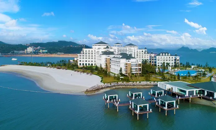 Review 15 Khách Sạn Hạ Long Gần Biển View Đẹp Đáng Ở 2026