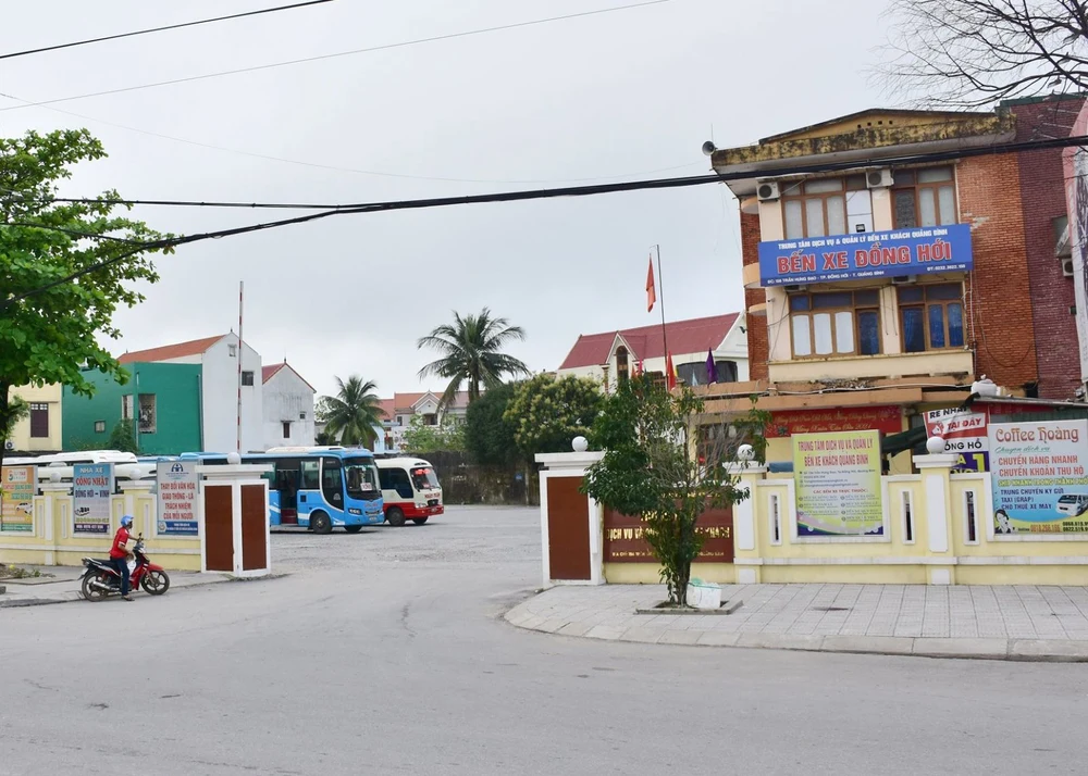 Du lịch Quảng Bình - Cẩm nang ăn chơi chi tiết từ A đến Z 50 Xe khach