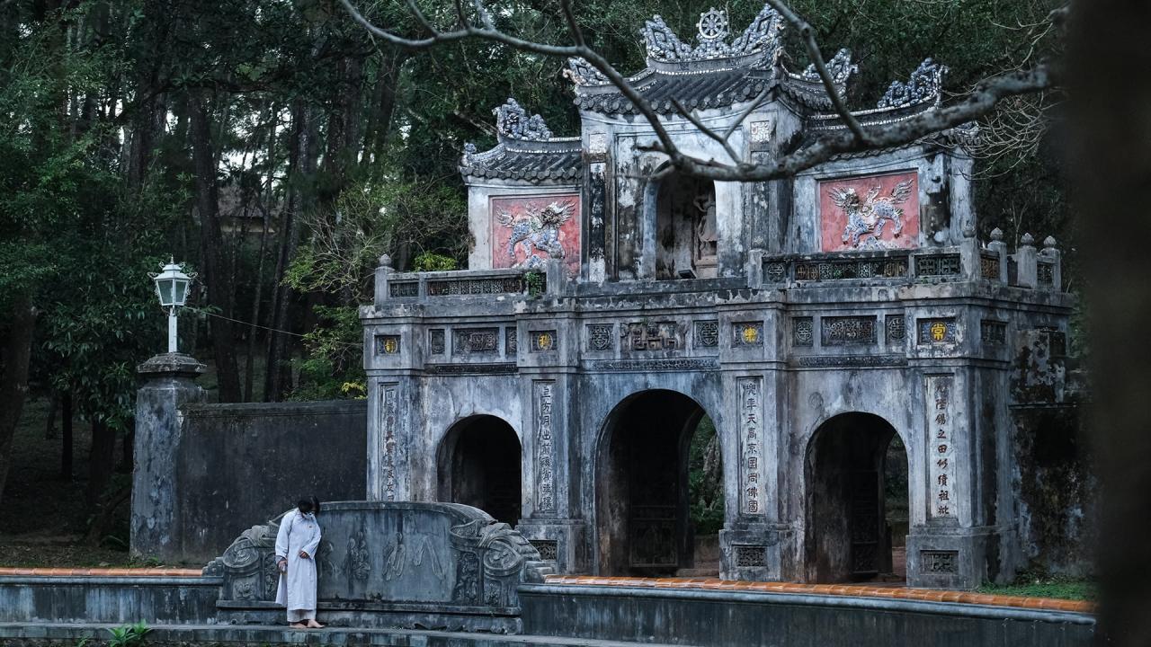 Cẩm nang du lịch Huế từ A-Z: di chuyển, ăn chơi, ... 87 chua Tu Hieu 6469 1650428329