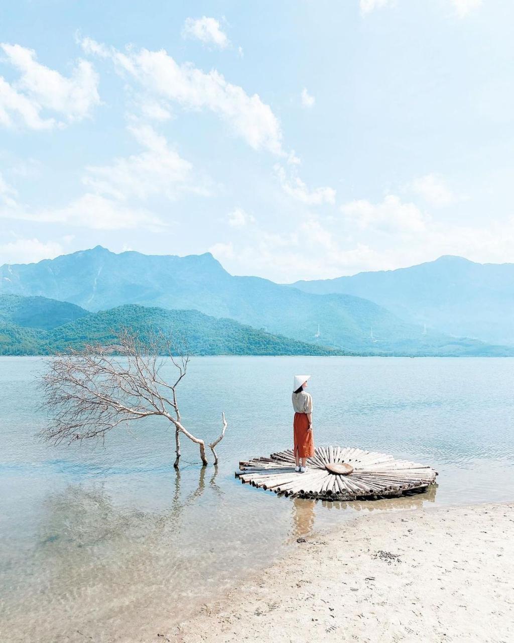 Cẩm nang du lịch Huế từ A-Z: di chuyển, ăn chơi, ... 93 Đầm Lập An Huế: Kinh nghiệm tham quan, ăn uống 2025