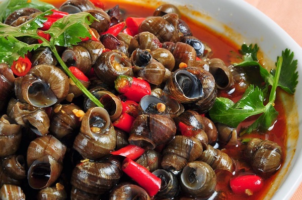 Du lịch Hạ Long: Khám phá địa danh và món ngon nổi tiếng 82 Đặc sản Hạ Long - Ốc xào tương | Viet Fun Travel